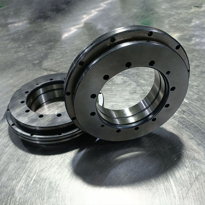 交叉滾子軸承和轉(zhuǎn)臺軸承的區(qū)別有哪些?詳解兩者優(yōu)勢