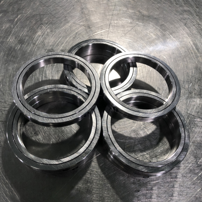 交叉滾子軸承和轉臺軸承的區(qū)別有哪些?詳解兩者優(yōu)勢